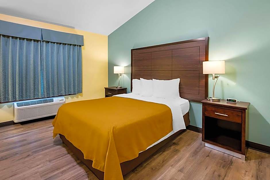 Econo Lodge Inn & Suites Eau Claire South