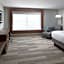 Holiday Inn Express & Suite Kingdom City By IHG