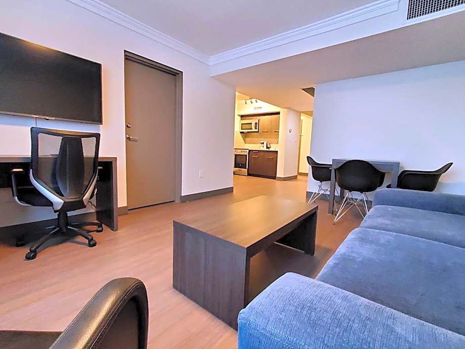 Super 8 by Wyndham Macleod Trail Calgary