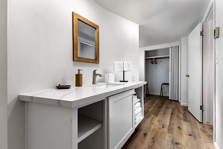 Camp Nelson Lodge Room 10