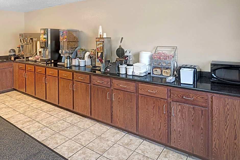 Super 8 by Wyndham Omaha I-80 West