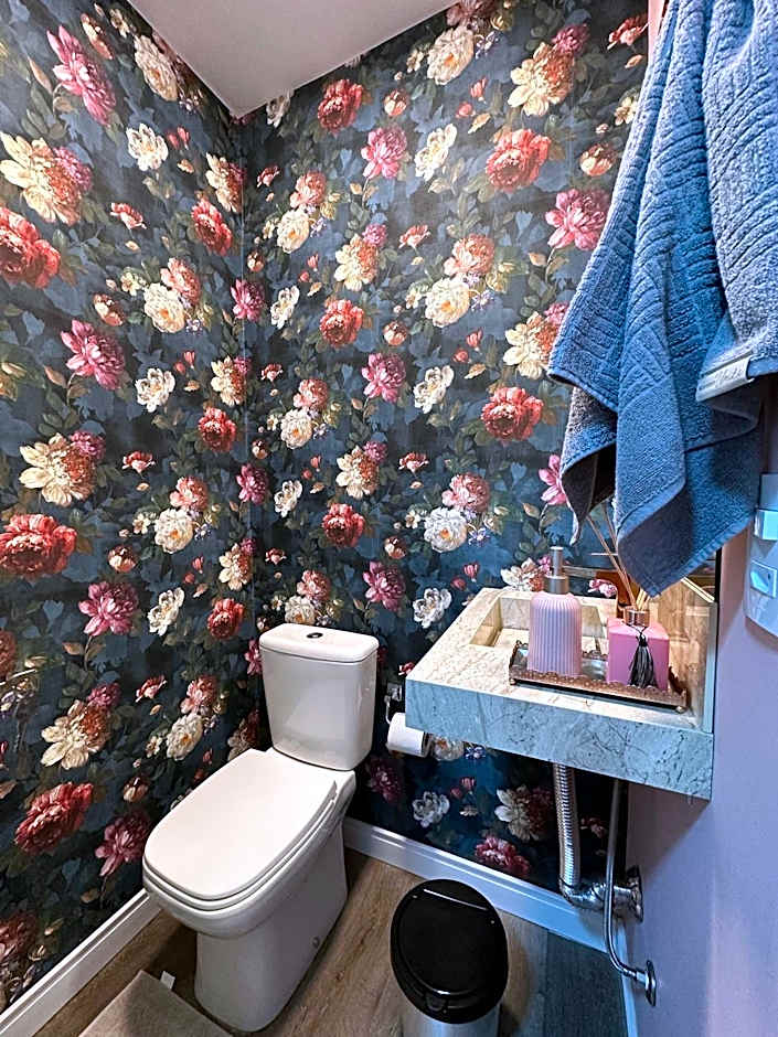 LA02- 2 Suítes +1Quarto | Jacuzzi | Churrasqueira