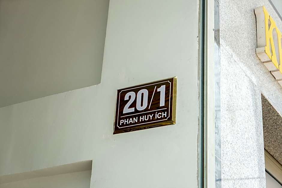 LILLY HOTEL