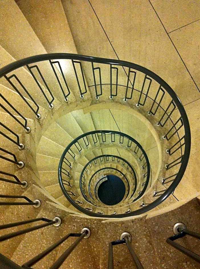 Hotel Marta - 1950's architecture in Zurich's vibrant old town, near main station