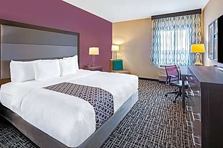 King Room with Bath Tub - Mobility Accessible/Non-Smoking