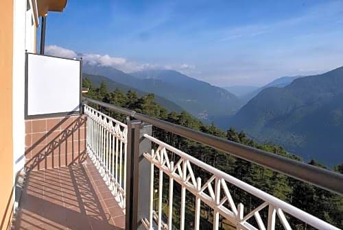 Pràcatinat Hotel & Restaurant