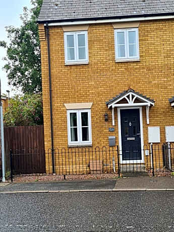 2 bedroom house Admiral Court