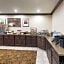 Country Inn & Suites by Radisson, Asheville at Asheville Outlet Mall, NC