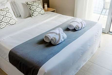 Deluxe Double Room with Balcony and Sea View