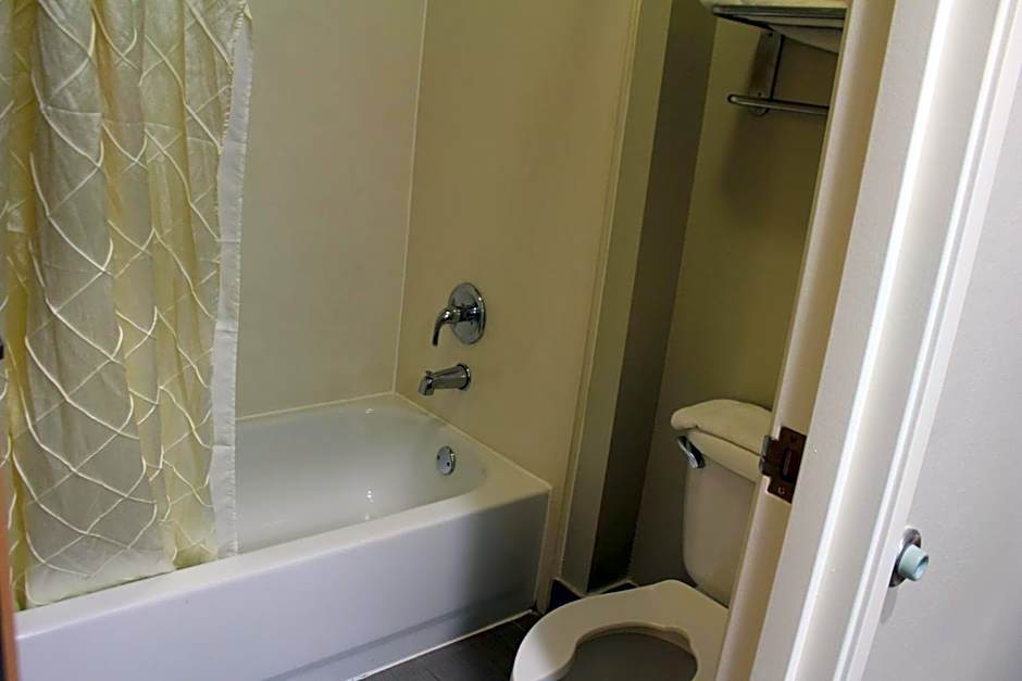 Home Gate Inn & Suites