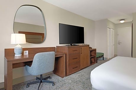 1 King Bed Hearing Accessible