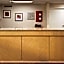La Quinta Inn & Suites by Wyndham St. Pete-Clearwater Airport
