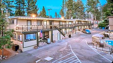Moose and Maple Lodge