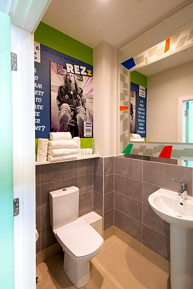 REZz Temple Bar, Dublin