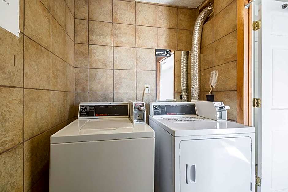 Hotel 465 By Regency