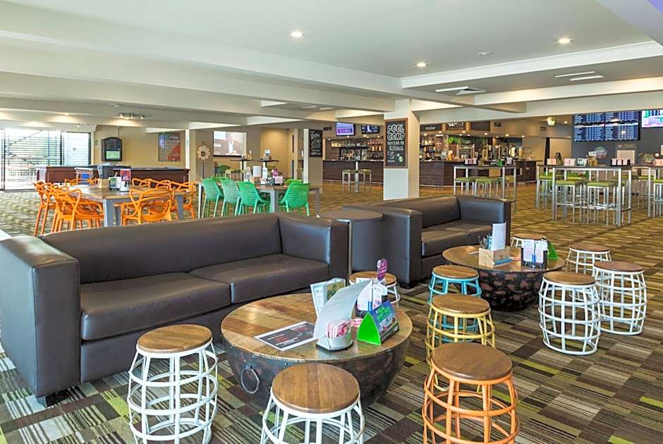 Nightcap at Edge Hill Tavern