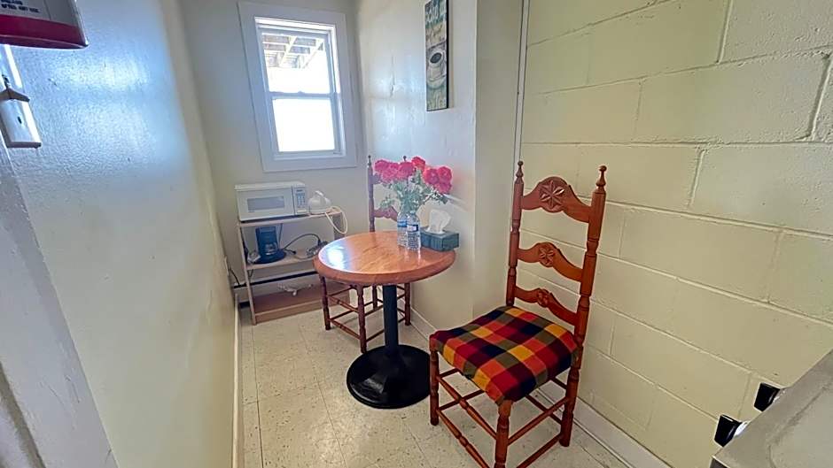 Admiral's Quay Motel & Suites