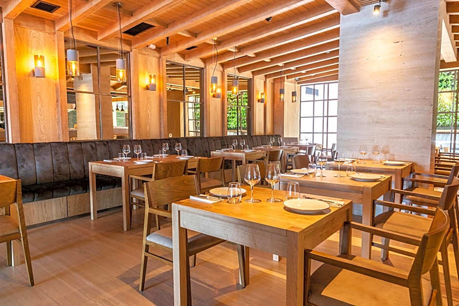 Land's End, Boutique Hotel