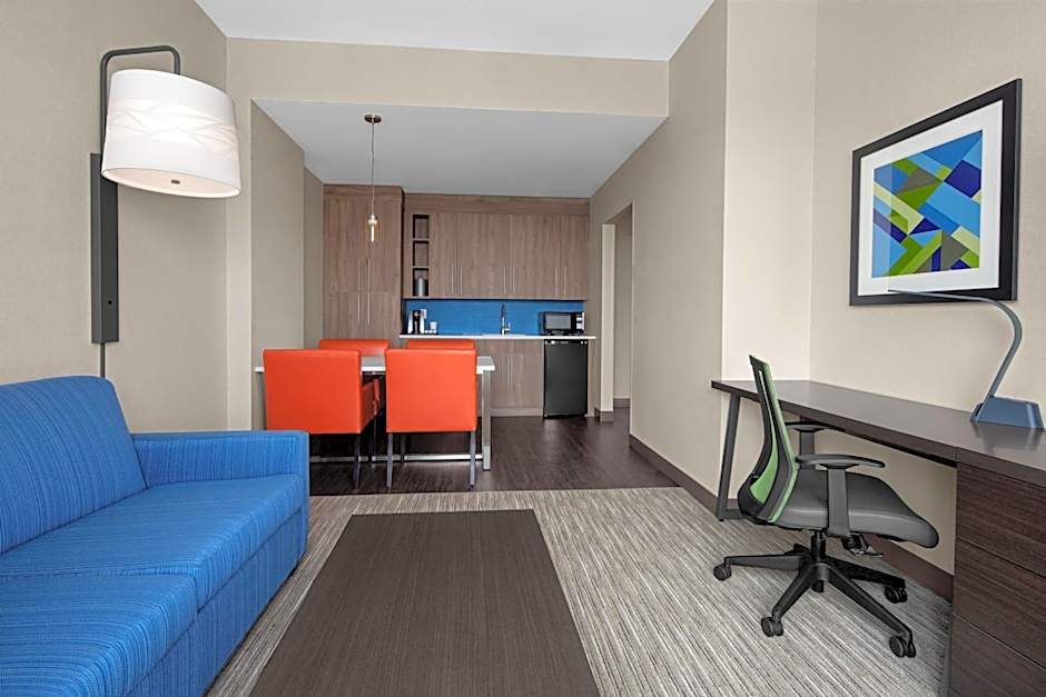 Holiday Inn Express & Suites Woodside LaGuardia Airport By IHG