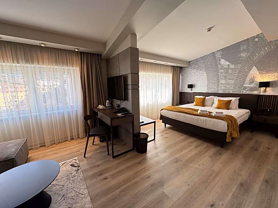 Queen's Hotel - Zebra Centre