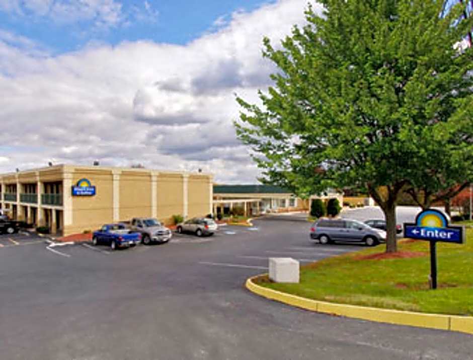 Days Inn & Suites by Wyndham York
