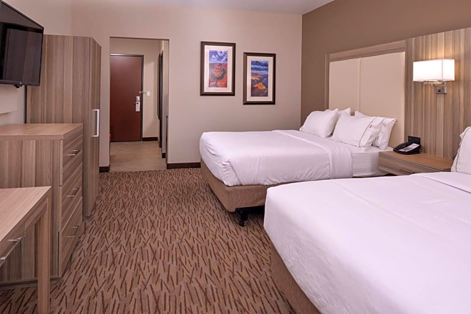 Holiday Inn Express & Suites Williams