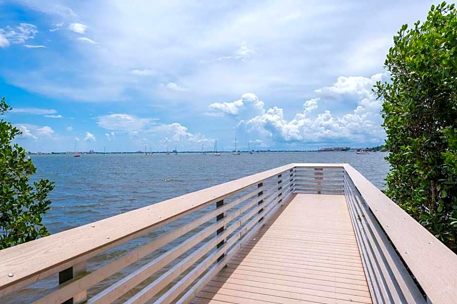 Waterfront Resort Condo w Beach