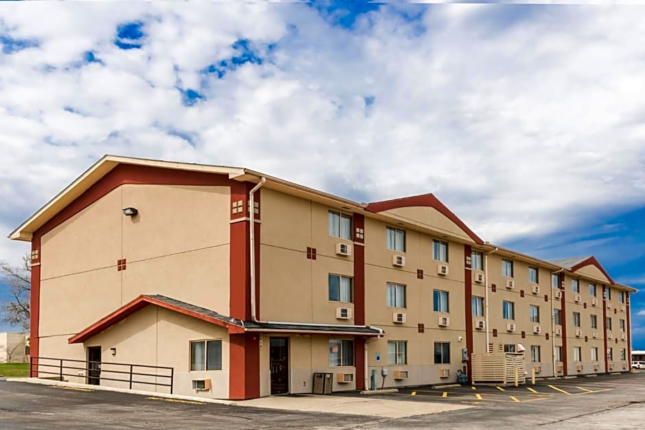 Super 8 by Wyndham Bloomington Normal
