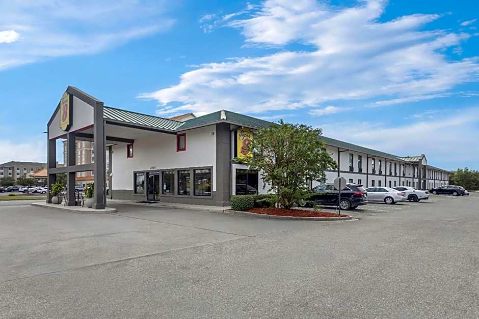 Super 8 by Wyndham Valdosta/Conf Center Area