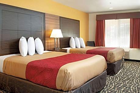 Queen Room with Two Queen Beds - Non-Smoking