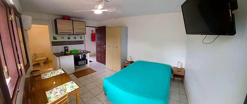 Au Petit Canal Fleuri