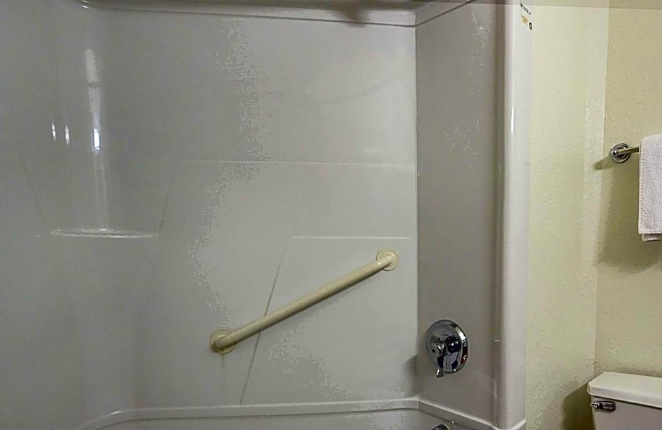 Motel 6-Whitby, ON - Toronto East