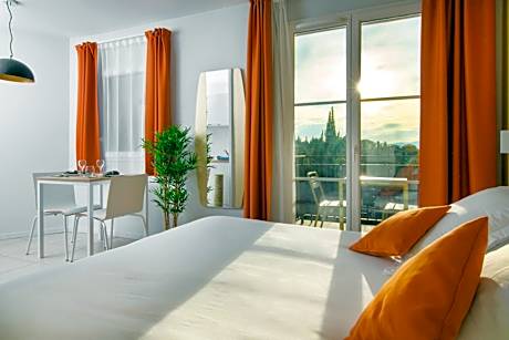 Two-Bedroom Duplex Apartment with Garden (6 People)