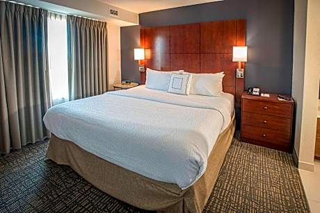 2 Bedroom Suite, Bedroom 1: 1 King, Bedroom 2: 1 Queen, Sofa bed