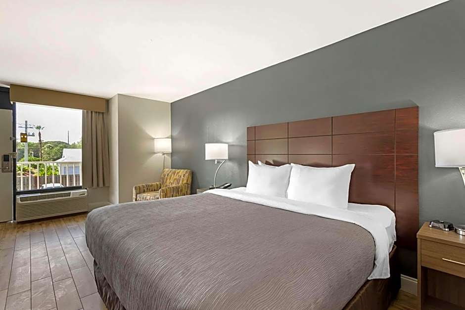 Quality Inn & Suites St Augustine Beach Area
