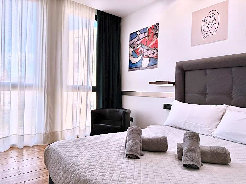 Ilustre - City-View Rooms with AC in Málaga's Old Town - Steps from Calle Larios and the Thyssen