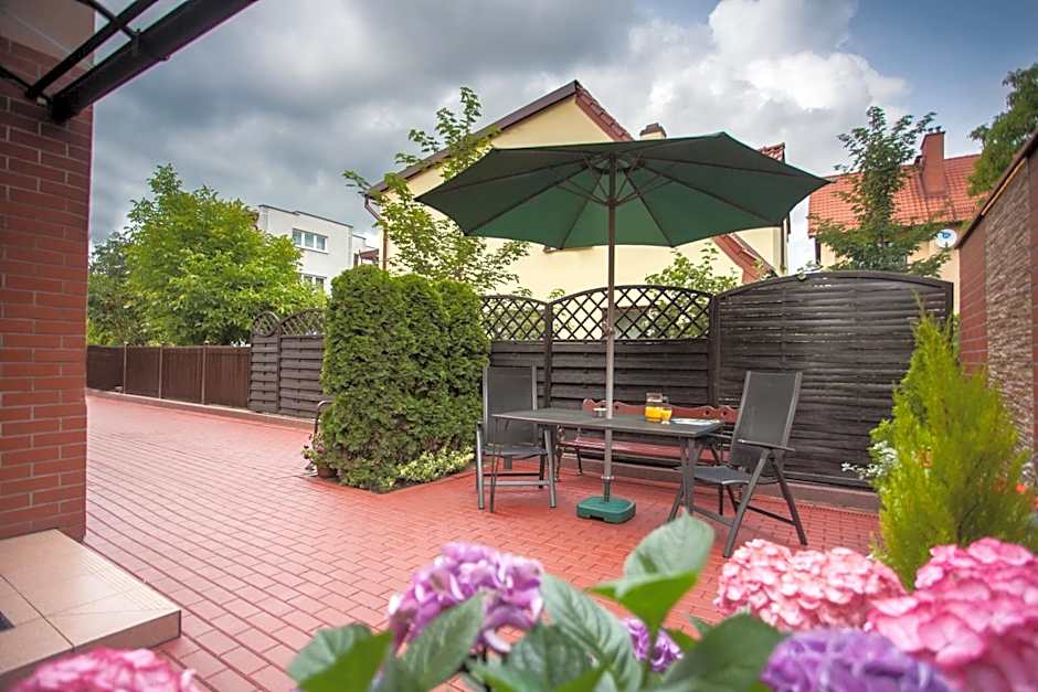 Villa Anna - Noclegi Rooms - FREE parking, taras, 1500m do Starówki