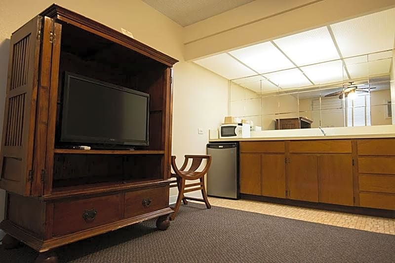 Pacific Marina Inn