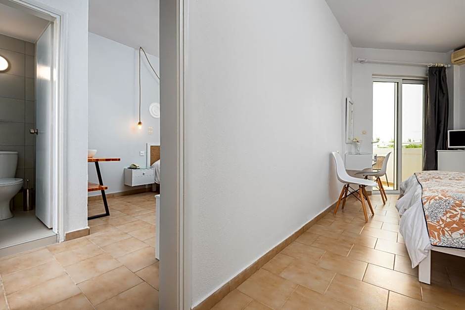 Mrs Chryssana Beach Hotel