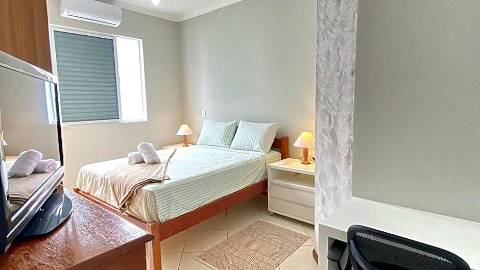 Caminhe até a praia, refresque-se na piscina