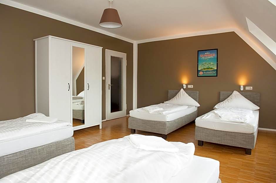 Five Reasons Hostel & Hotel
