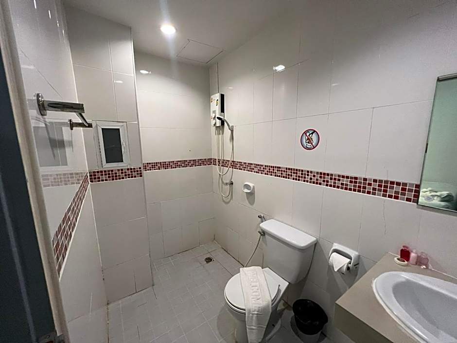 Hotel The Journey Patong New