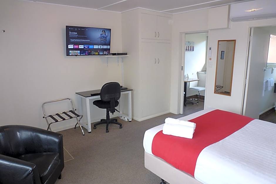 Photo 1 of 14 of Executive Studio 1 Queen Bed