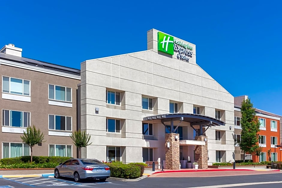 Holiday Inn Express & Suites Elk Grove West I-5