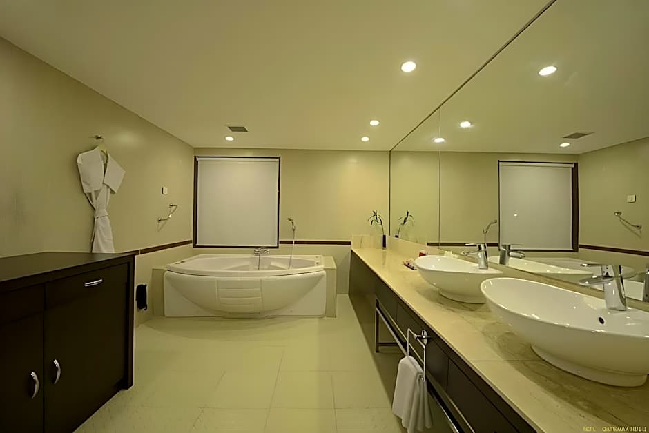 Hotel Naveen Lakeside