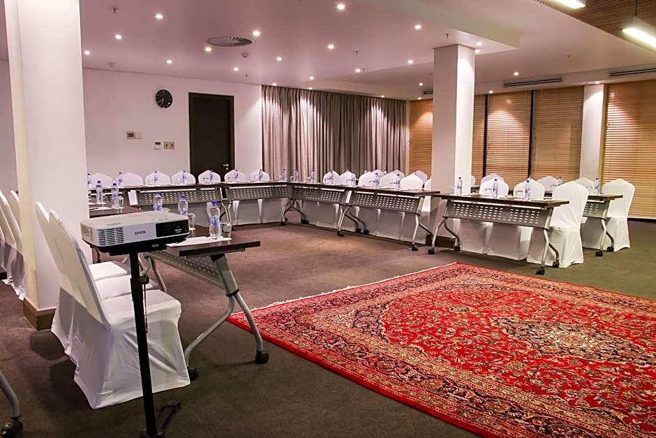 Legend Hotel Lagos Airport, Curio Collection By Hilton