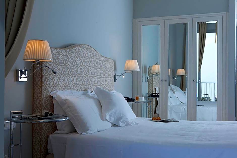 Hotel Riviera & Maximilian's