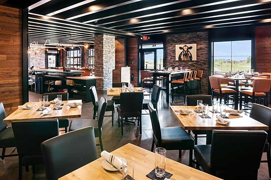 Cobblestone Hotel & Suites - Neenah