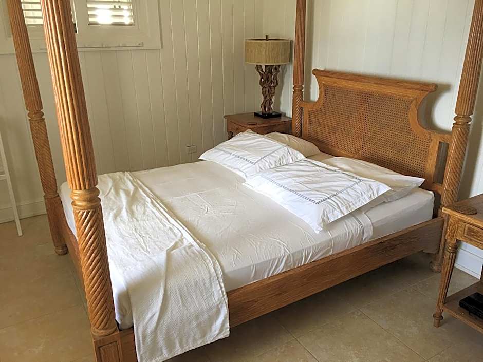 The Atlantis Historic Inn