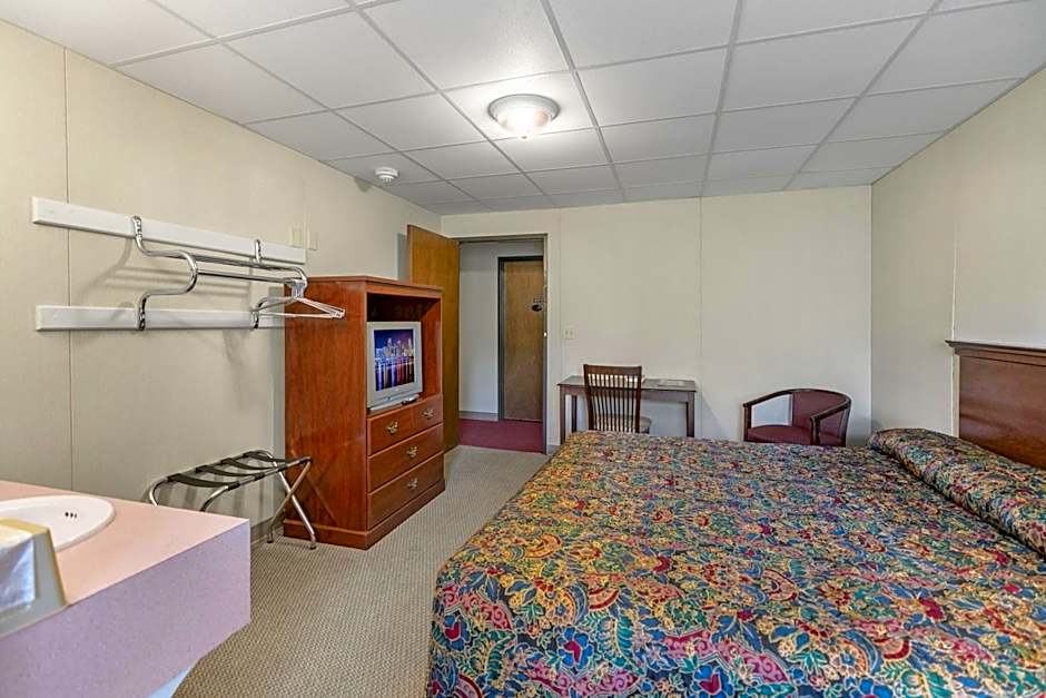 Candlewick Inn and Suites